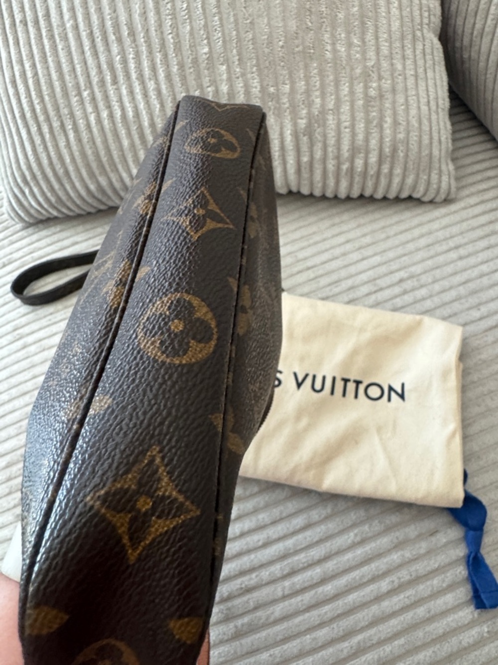 Louis Vuitton Monogram shoulder bag pouchette. - Picture 12 of 15